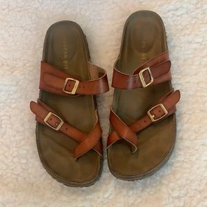 MADDEN GIRL BRYCEEE FOOTBED SANDAL COGNAC 8.5